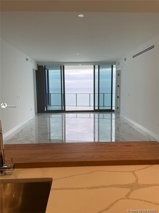 Recently Sold: $3,200,000 (2 beds, 2 baths, 1571 Square Feet)