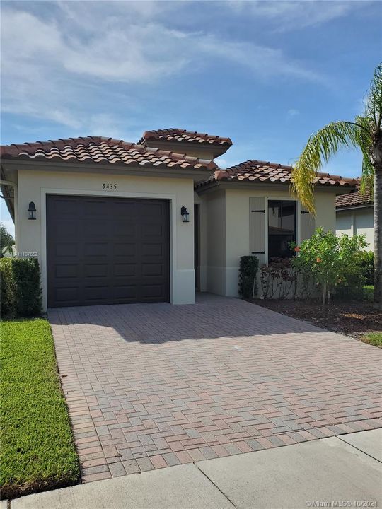 Recently Sold: $285,000 (2 beds, 2 baths, 1420 Square Feet)