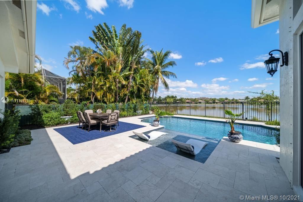 Recently Sold: $875,000 (4 beds, 3 baths, 3079 Square Feet)