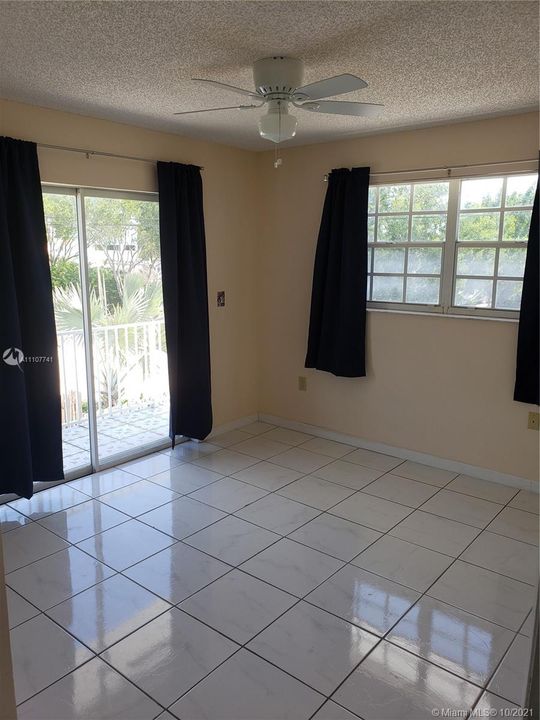 Recently Rented: $4,500 (3 beds, 2 baths, 1452 Square Feet)