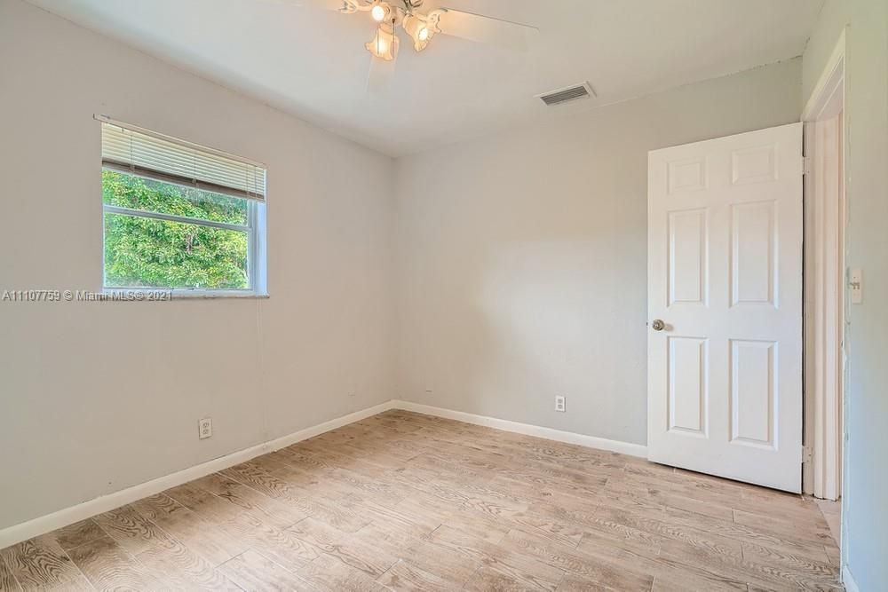 Vendido Recientemente: $259,900 (3 camas, 1 baños, 1008 Pies cuadrados)