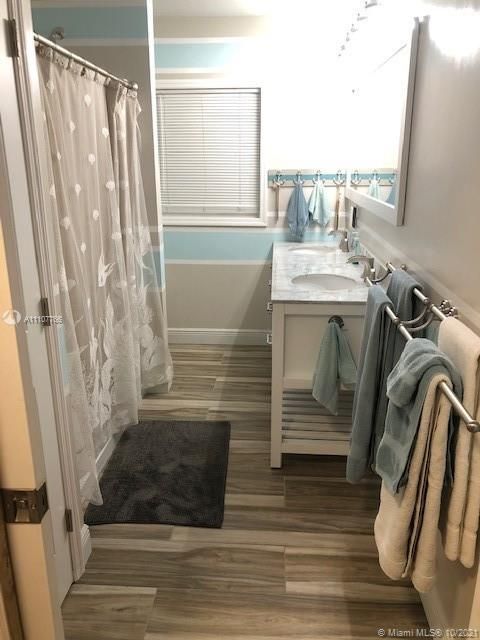 Recently Sold: $309,900 (2 beds, 1 baths, 1289 Square Feet)