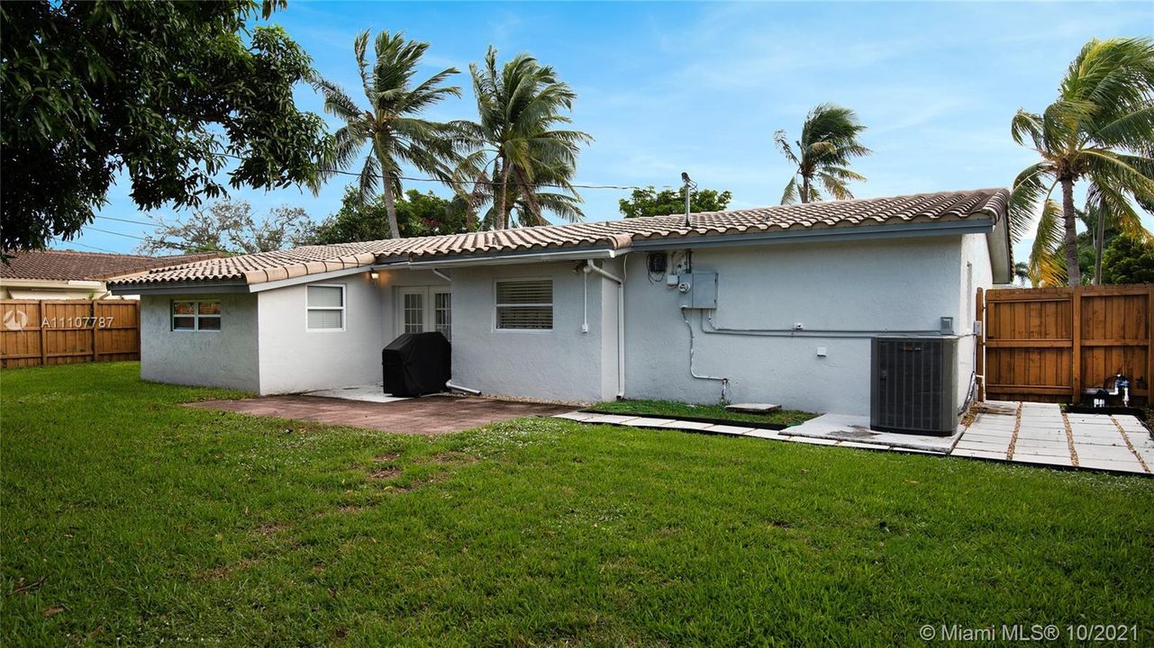 Recently Sold: $585,000 (3 beds, 2 baths, 1448 Square Feet)