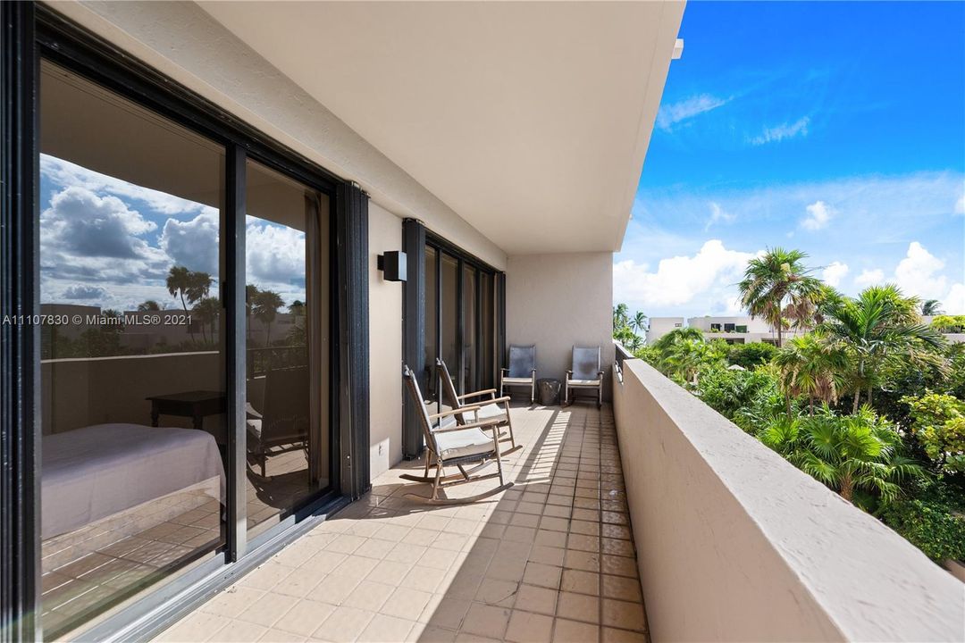 Recently Sold: $1,040,000 (2 beds, 2 baths, 1531 Square Feet)