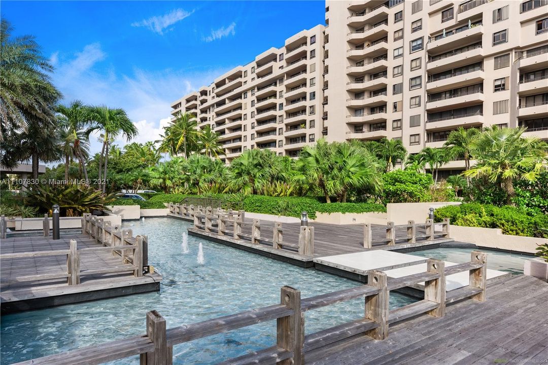 Recently Sold: $1,040,000 (2 beds, 2 baths, 1531 Square Feet)