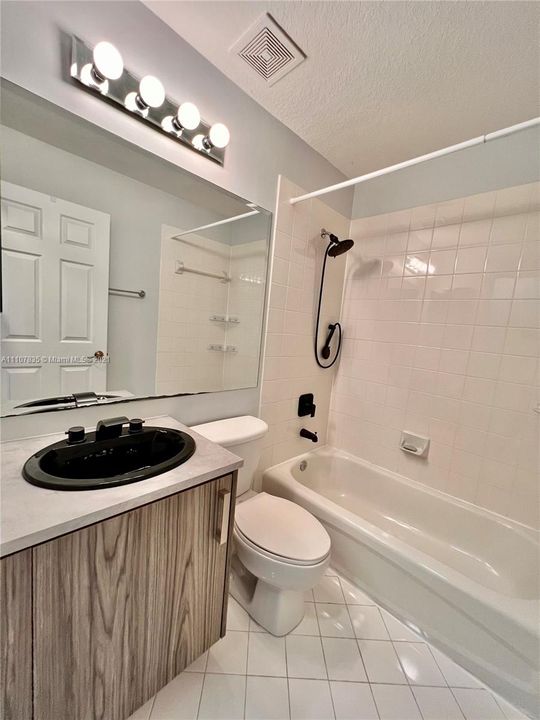Недавно арендовано: $4,500 (4 спален, 3 ванн, 2312 Квадратных фут)