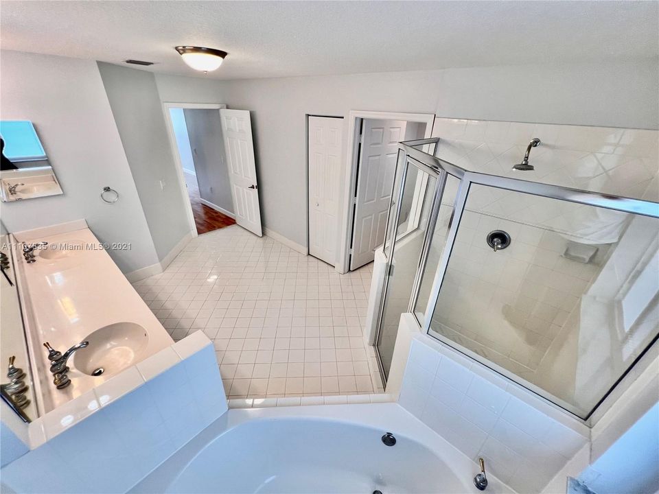 最近租的: $4,500 (4 贝兹, 3 浴室, 2312 平方英尺)