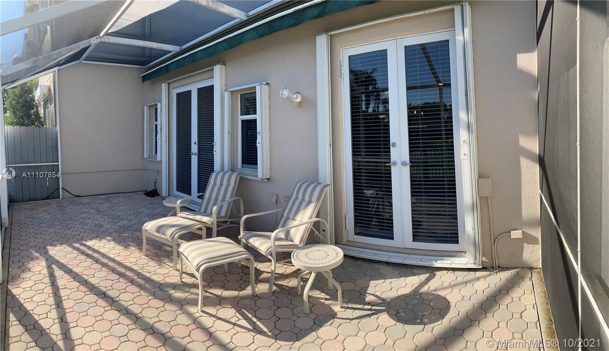 最近售出: $675,000 (2 贝兹, 3 浴室, 2211 平方英尺)