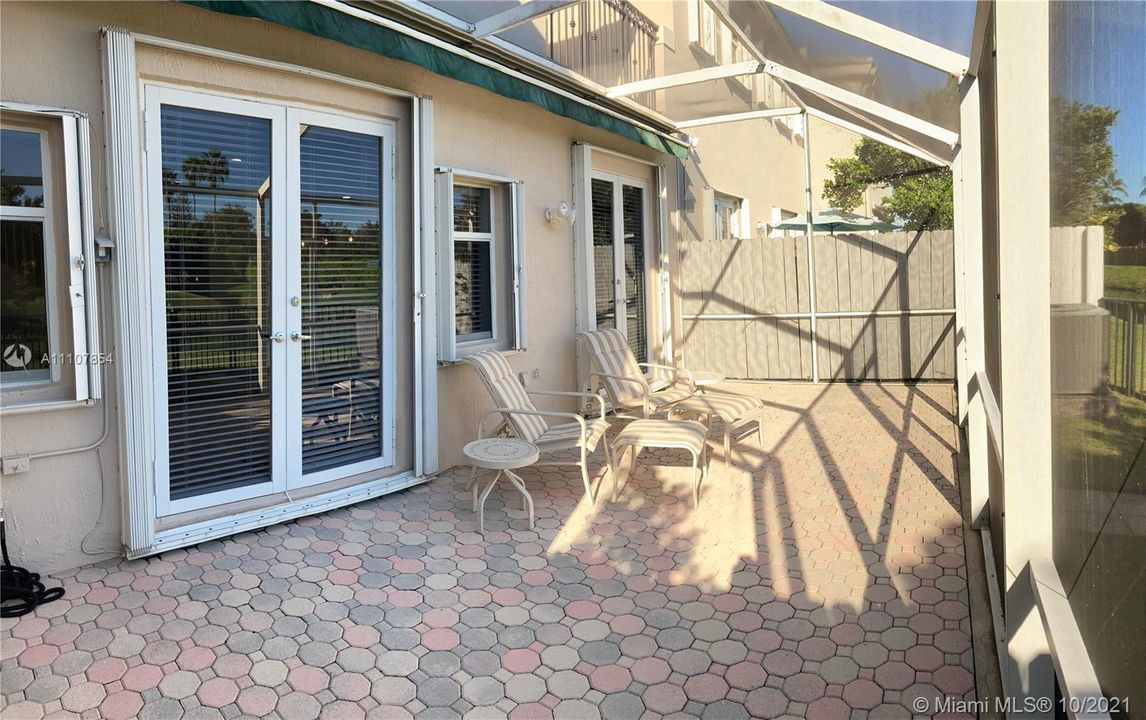 最近售出: $675,000 (2 贝兹, 3 浴室, 2211 平方英尺)