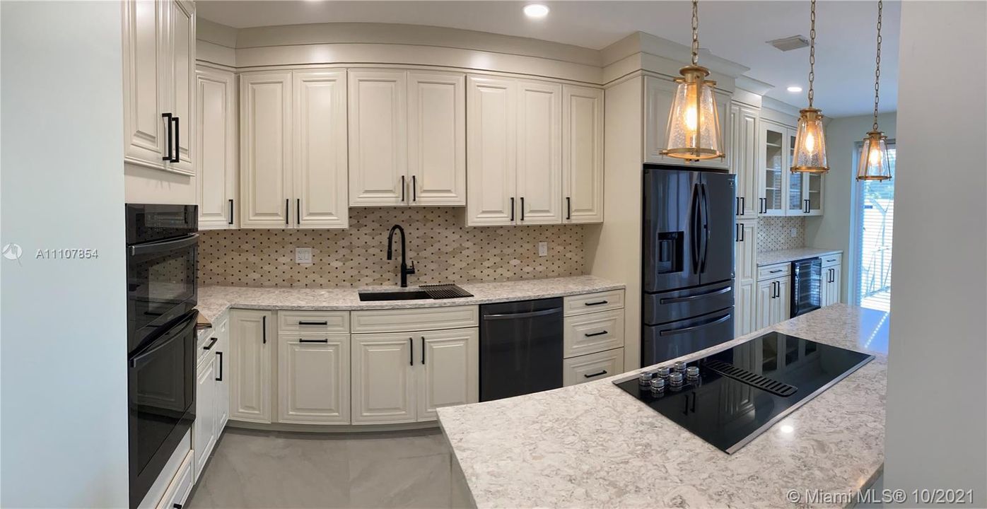 最近售出: $675,000 (2 贝兹, 3 浴室, 2211 平方英尺)