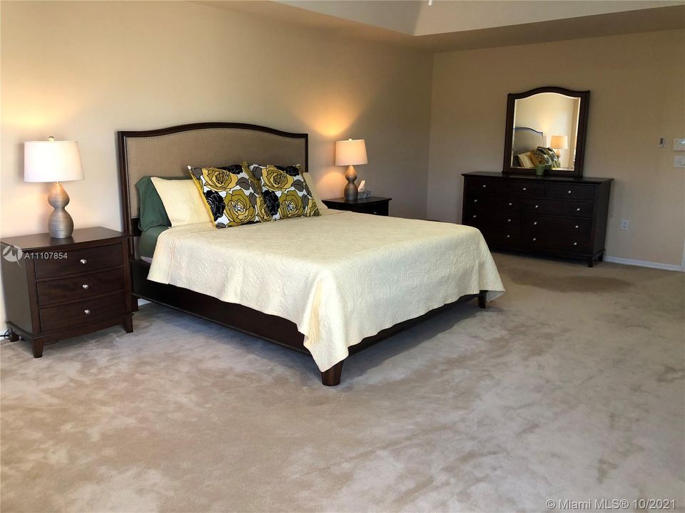 最近售出: $675,000 (2 贝兹, 3 浴室, 2211 平方英尺)