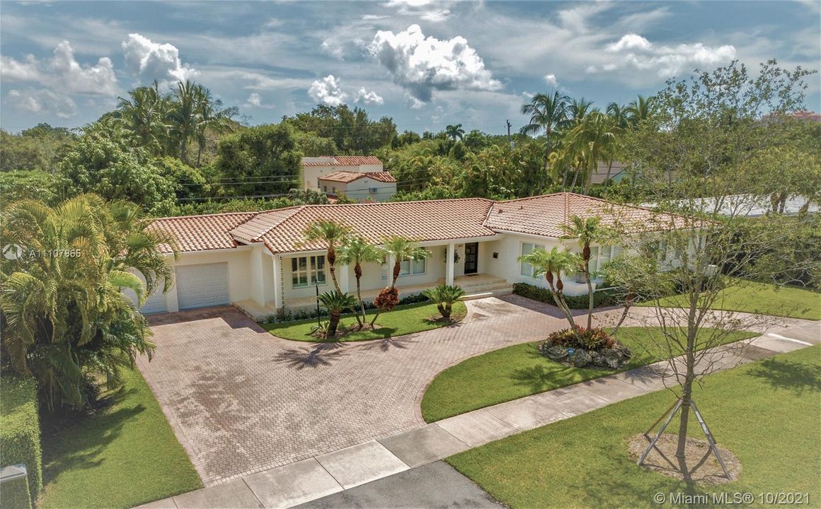 Recently Sold: $2,400,000 (4 beds, 4 baths, 2782 Square Feet)