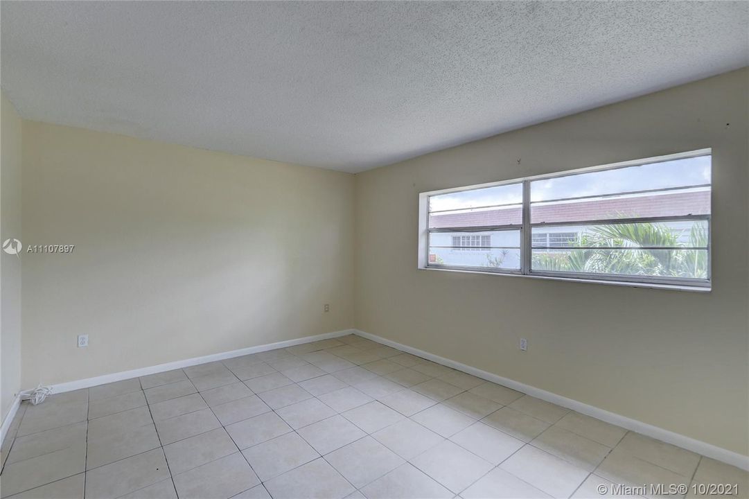 Recently Sold: $150,000 (2 beds, 2 baths, 1075 Square Feet)