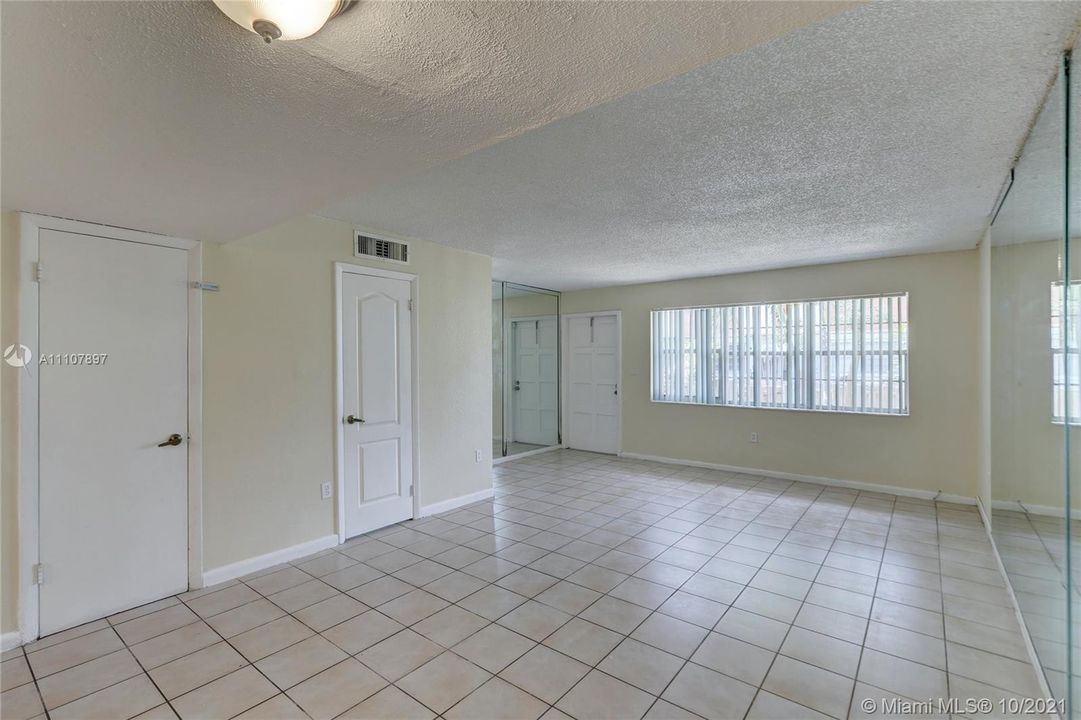 Recently Sold: $150,000 (2 beds, 2 baths, 1075 Square Feet)