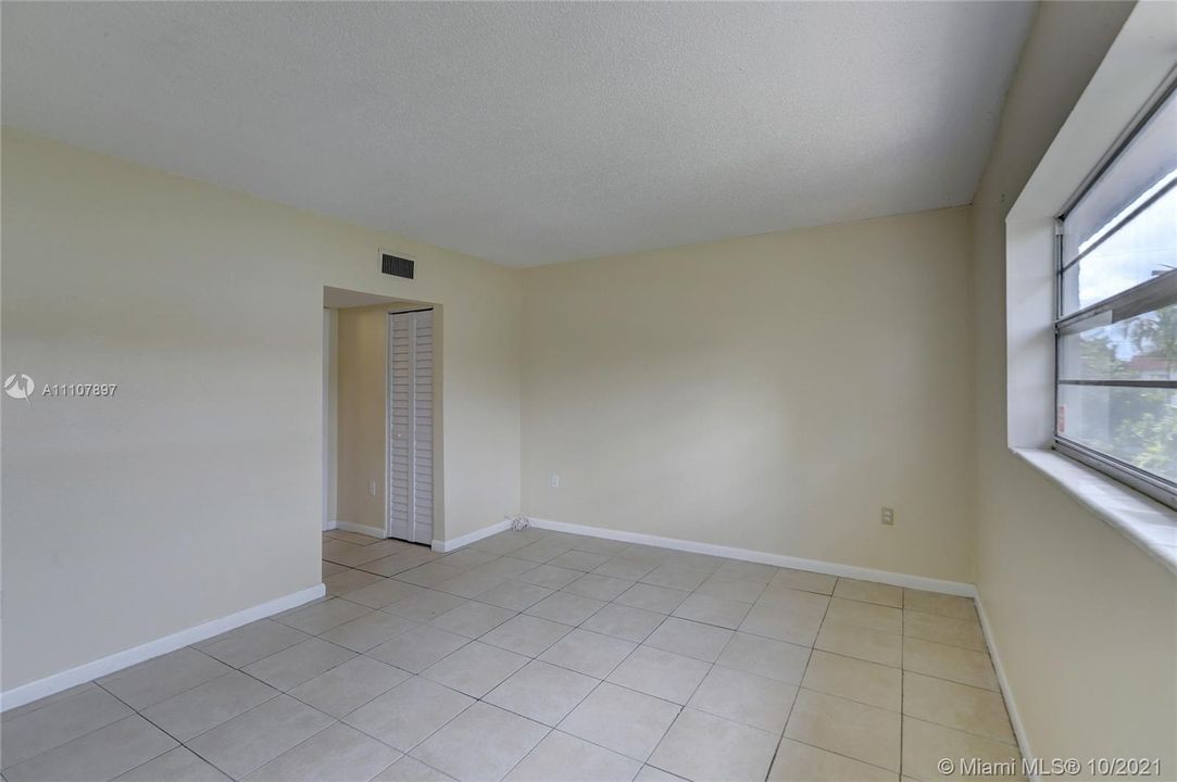 Recently Sold: $150,000 (2 beds, 2 baths, 1075 Square Feet)