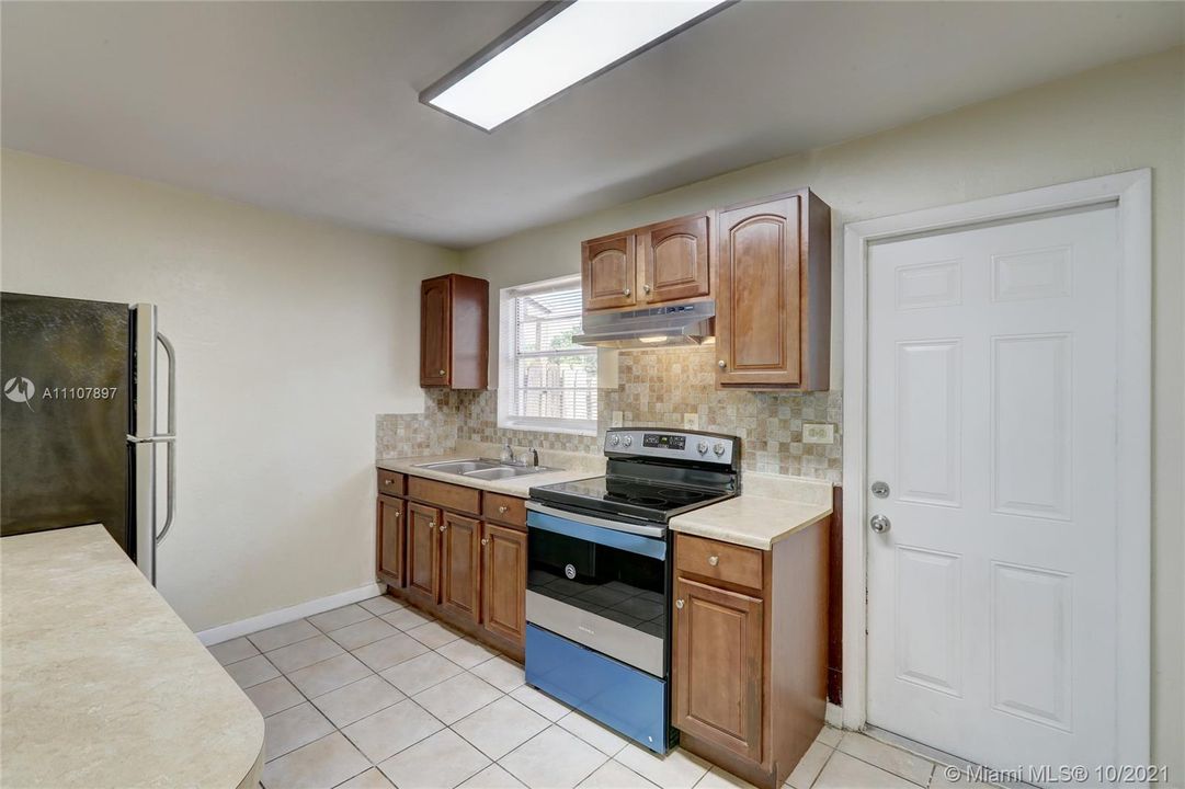 Recently Sold: $150,000 (2 beds, 2 baths, 1075 Square Feet)