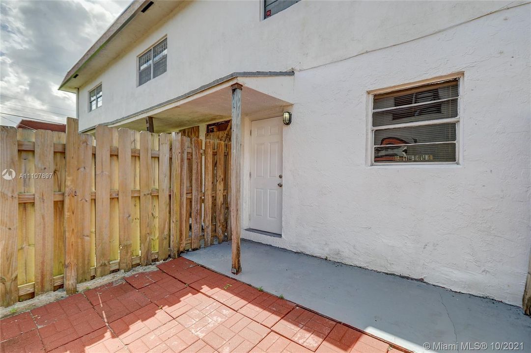 Recently Sold: $150,000 (2 beds, 2 baths, 1075 Square Feet)