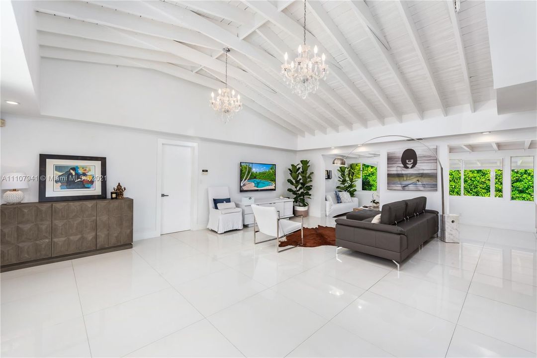 Recently Sold: $2,645,000 (3 beds, 2 baths, 0 Square Feet)