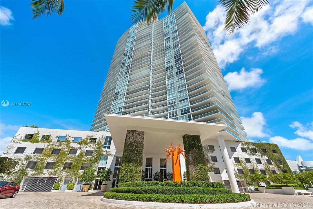 Recently Sold: $1,445,000 (2 beds, 2 baths, 1452 Square Feet)