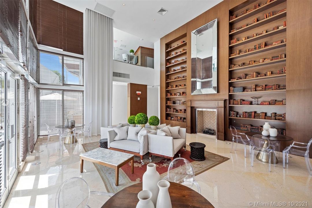 Recently Sold: $1,445,000 (2 beds, 2 baths, 1452 Square Feet)