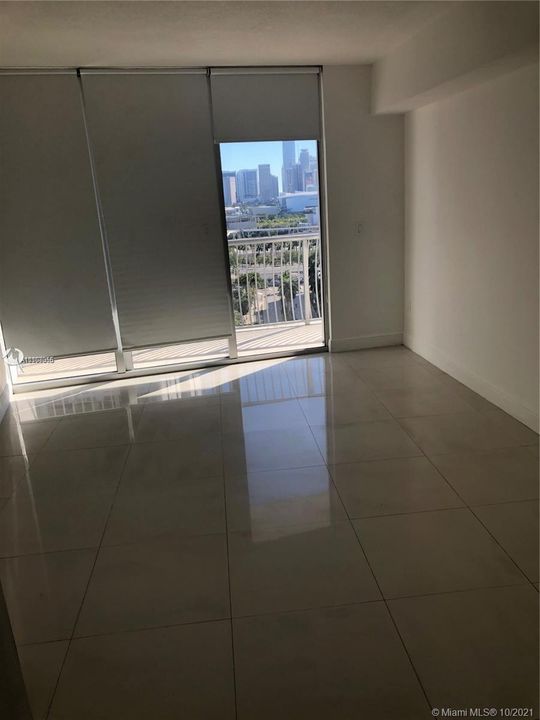 Recently Sold: $250,000 (1 beds, 1 baths, 821 Square Feet)