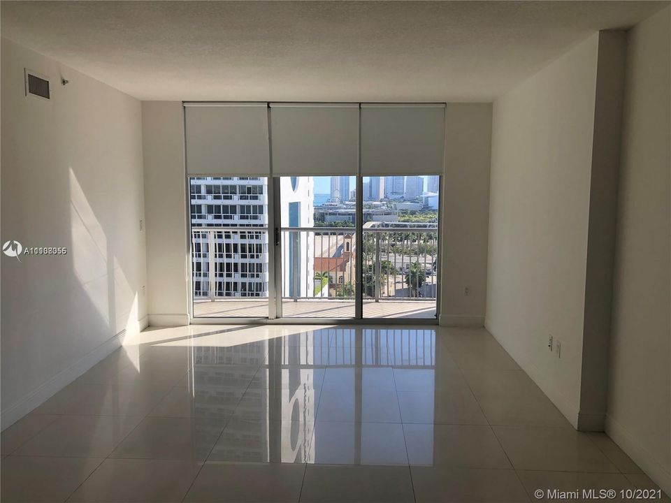 Recently Sold: $250,000 (1 beds, 1 baths, 821 Square Feet)