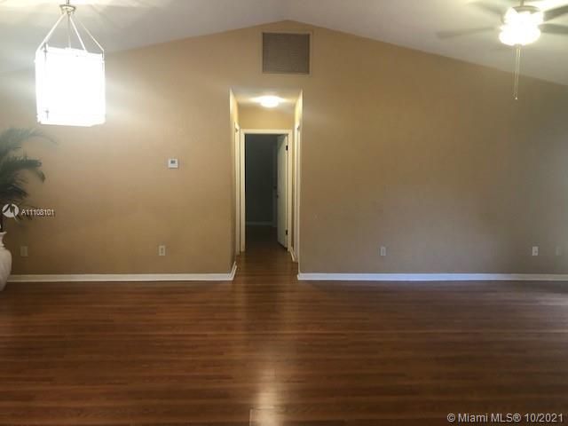 Recently Sold: $290,000 (3 beds, 2 baths, 1560 Square Feet)