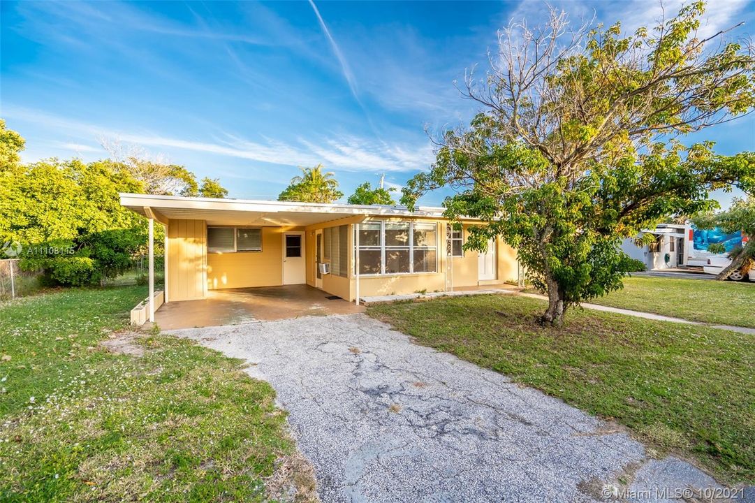 Recently Rented: $1,900 (3 beds, 2 baths, 954 Square Feet)