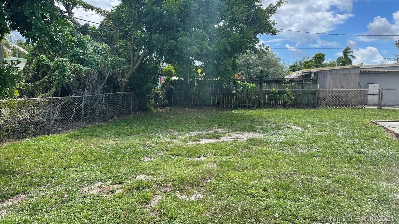 Recently Rented: $1,900 (3 beds, 2 baths, 954 Square Feet)