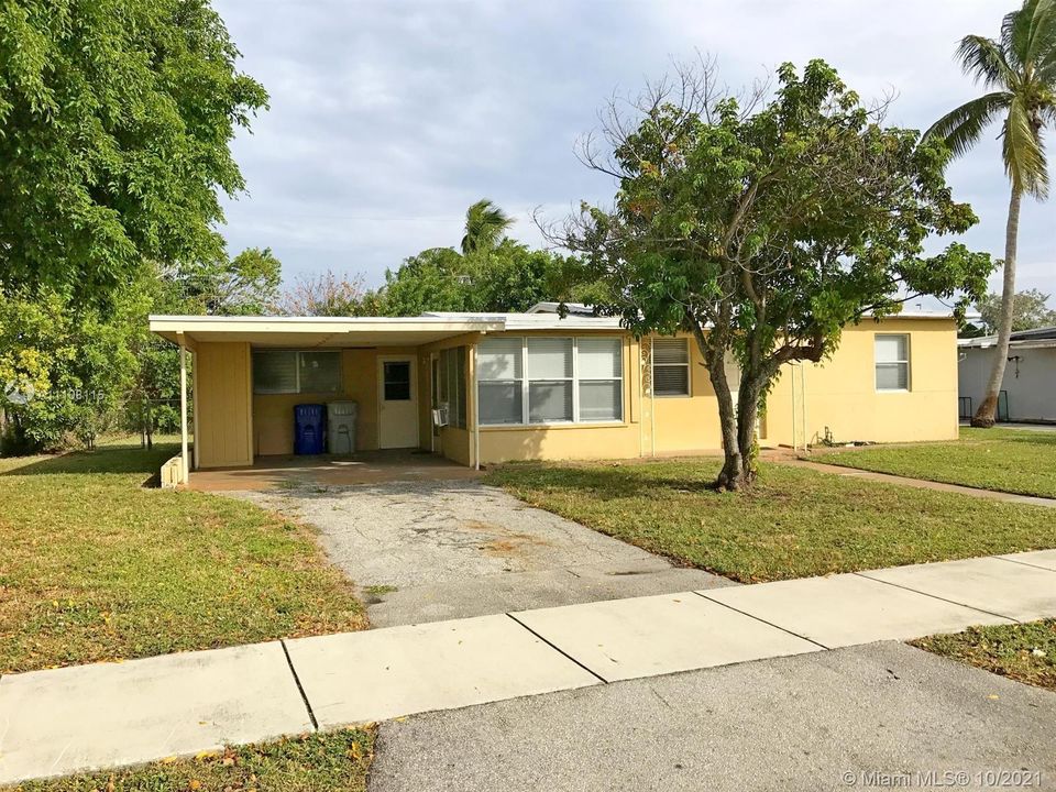 Recently Rented: $1,900 (3 beds, 2 baths, 954 Square Feet)
