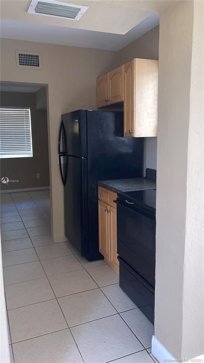 Recently Rented: $1,900 (3 beds, 2 baths, 954 Square Feet)