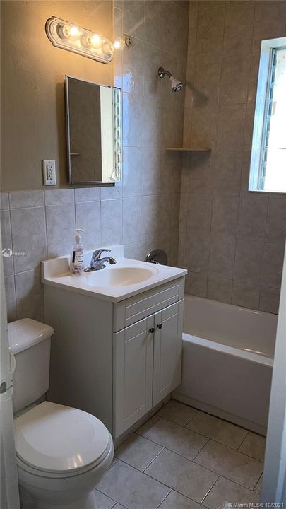 Recently Rented: $1,900 (3 beds, 2 baths, 954 Square Feet)