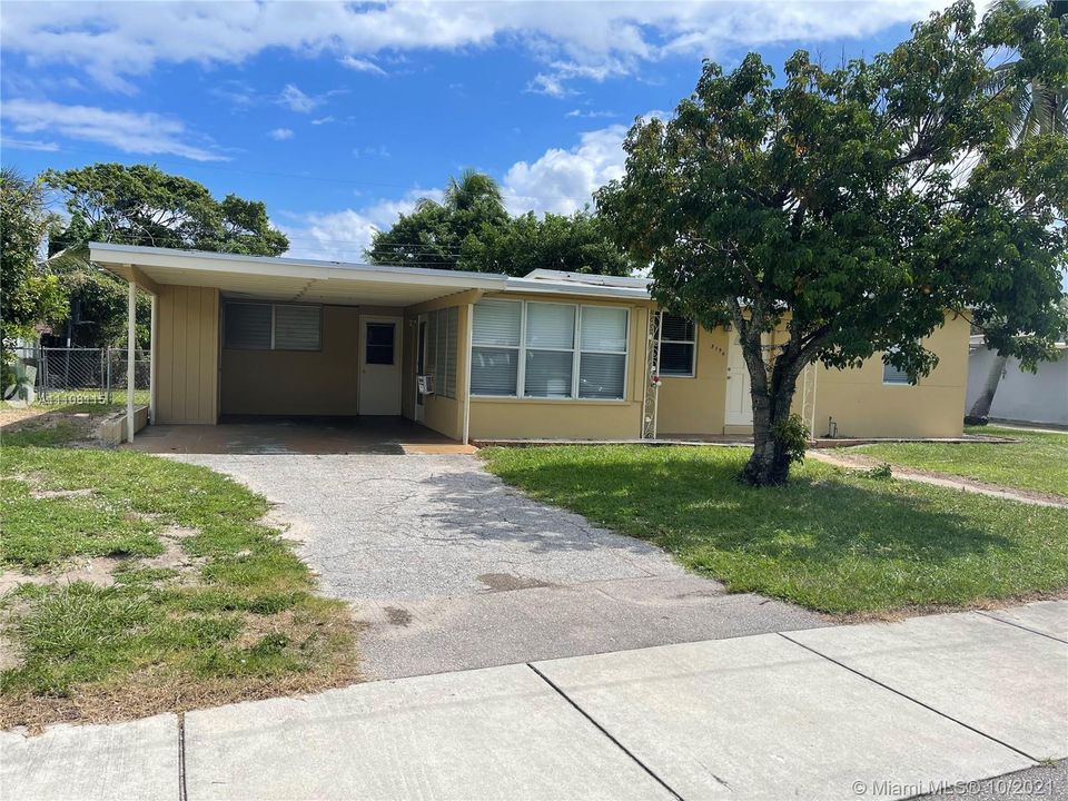 Recently Rented: $1,900 (3 beds, 2 baths, 954 Square Feet)