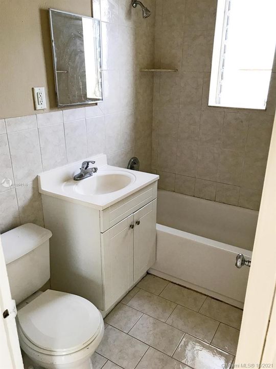 Recently Rented: $1,900 (3 beds, 2 baths, 954 Square Feet)