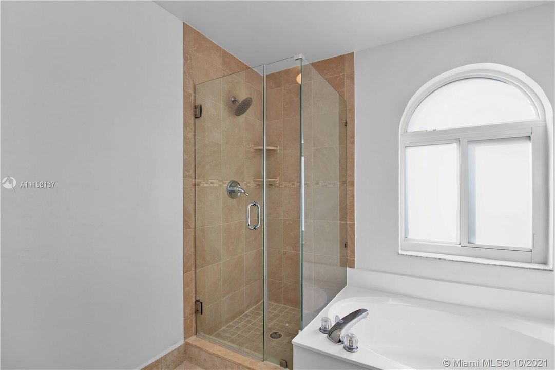 Недавно арендовано: $3,600 (4 спален, 2 ванн, 1982 Квадратных фут)