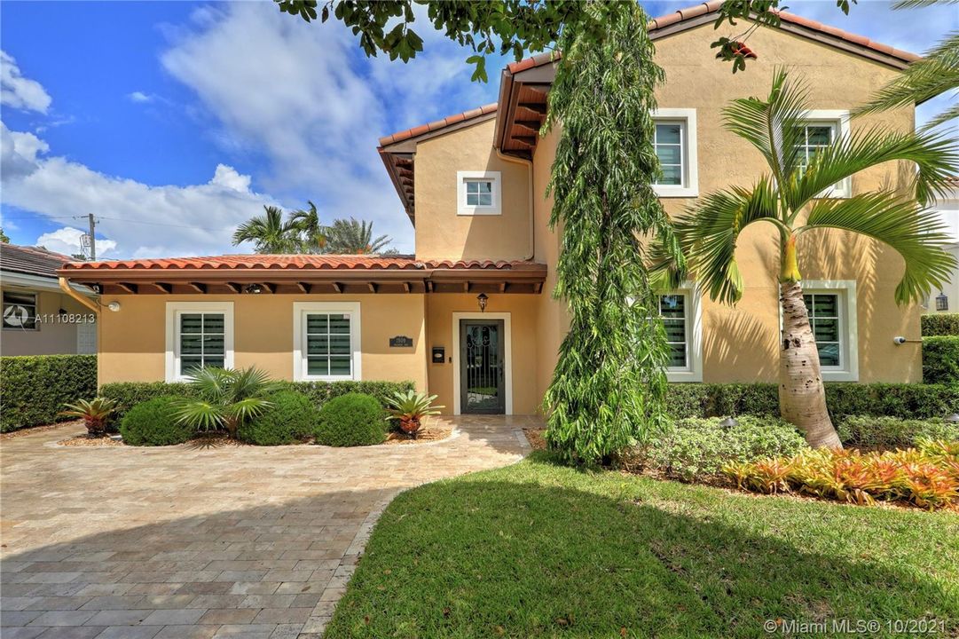 Recently Sold: $1,500,000 (4 beds, 3 baths, 2772 Square Feet)