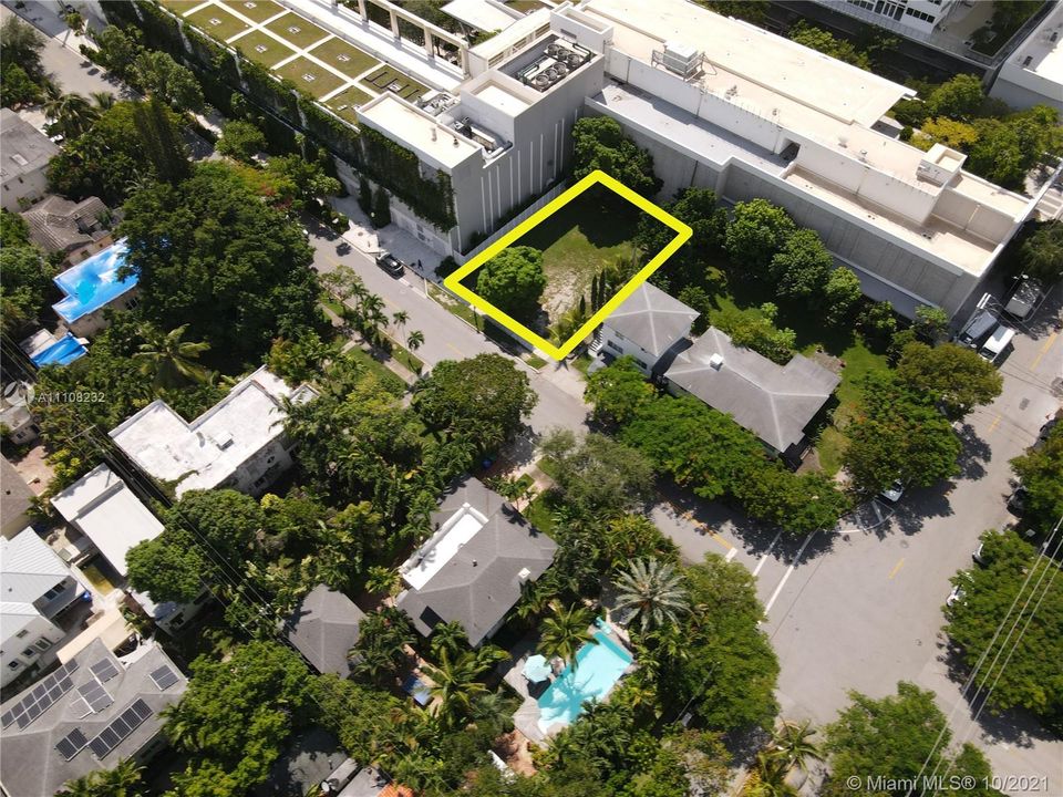 Recently Sold: $1,200,000 (6,000 sqft)