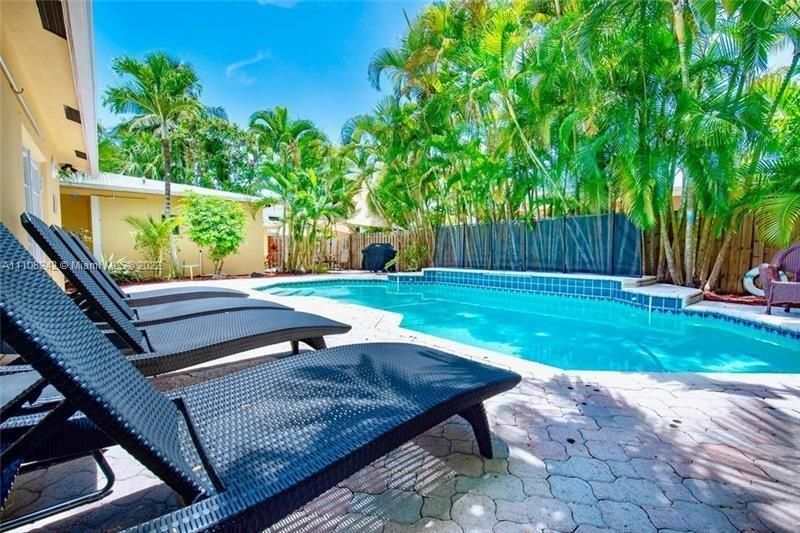Recently Sold: $1,800,000 (0 beds, 0 baths, 5932 Square Feet)