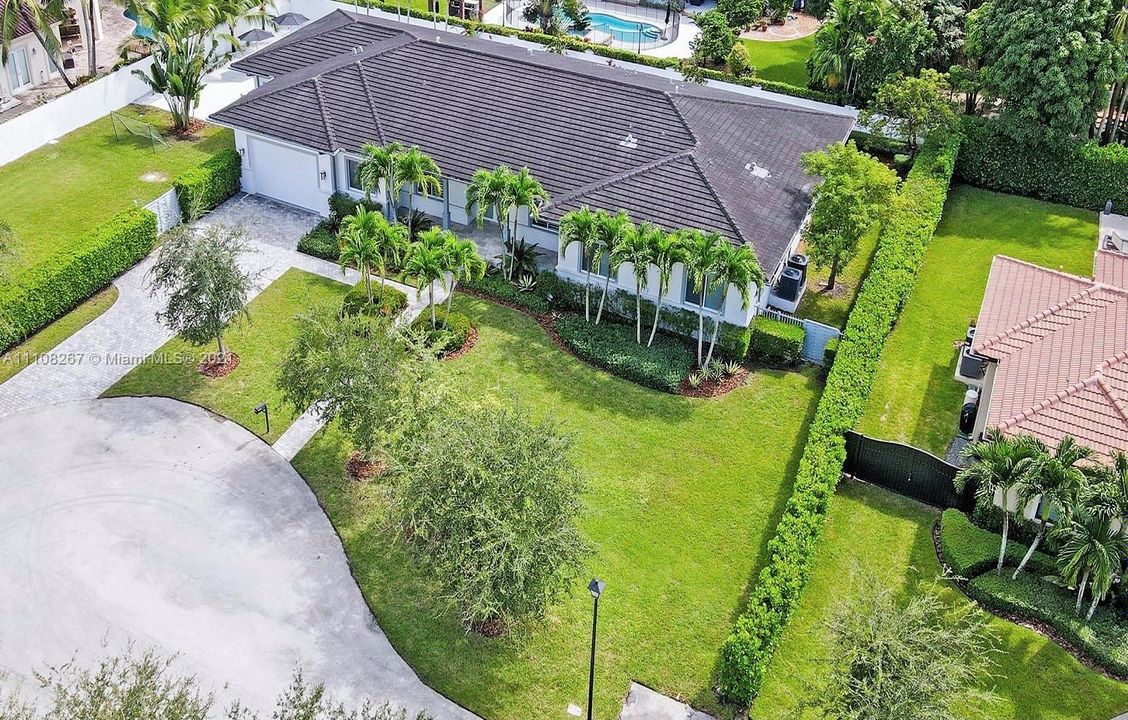 Recently Sold: $2,750,000 (6 beds, 6 baths, 4444 Square Feet)