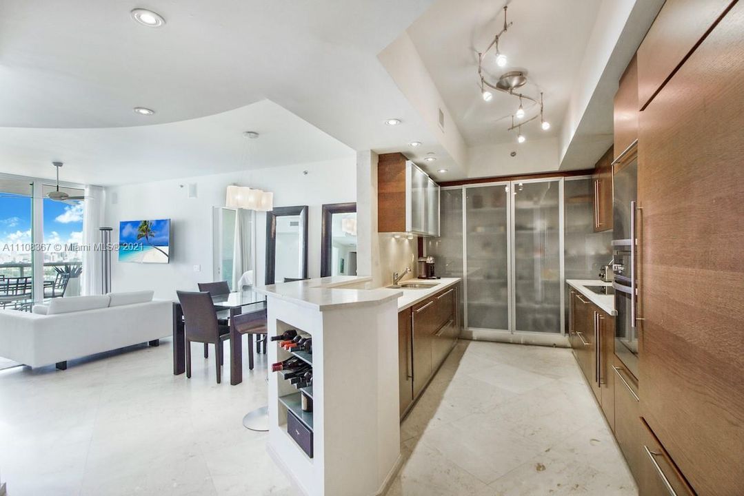 Recently Sold: $1,700,000 (2 beds, 2 baths, 1536 Square Feet)