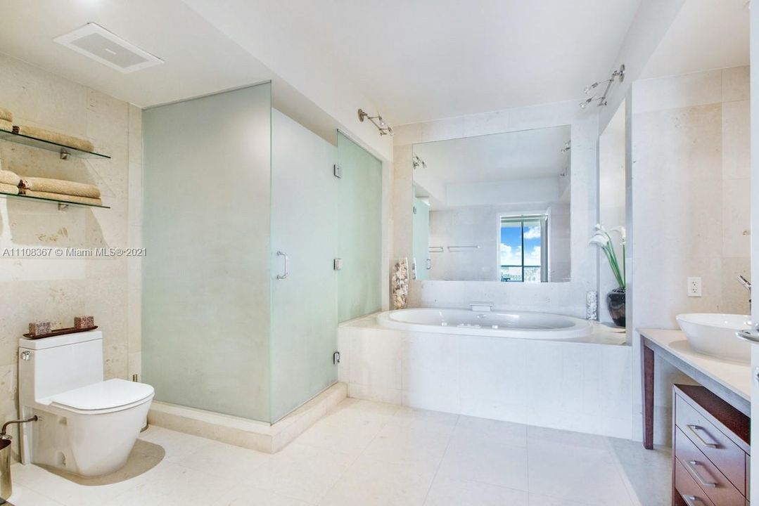 Recently Sold: $1,700,000 (2 beds, 2 baths, 1536 Square Feet)