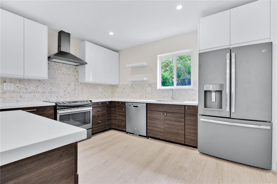 Recently Sold: $2,000,000 (4 beds, 2 baths, 2570 Square Feet)