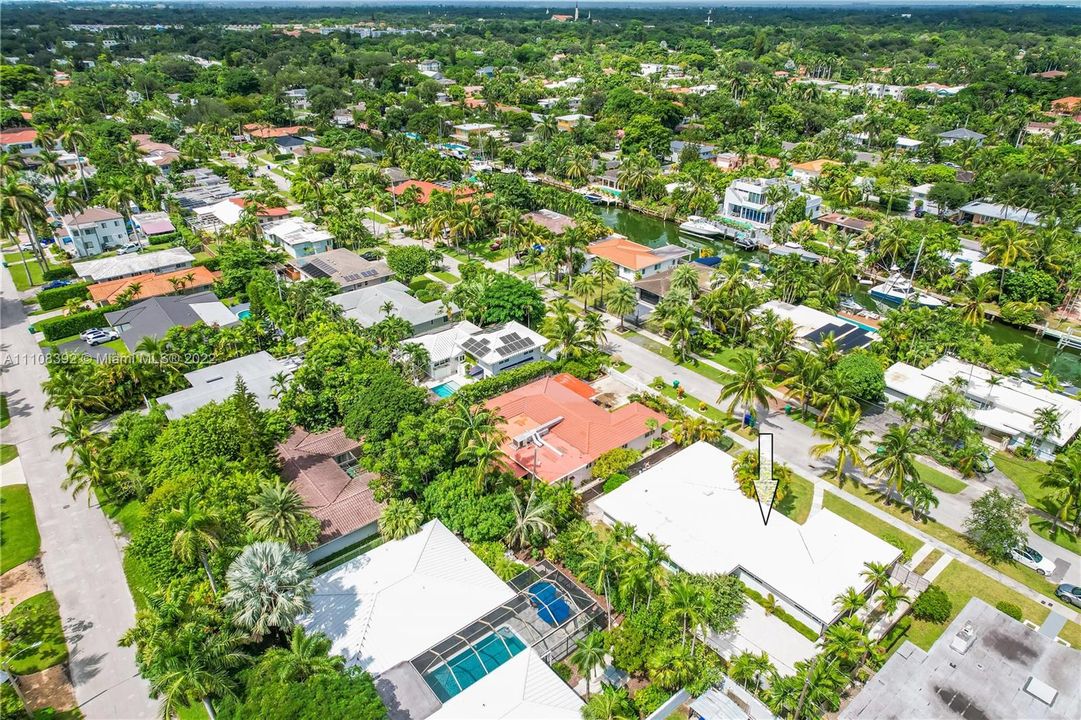 Recently Sold: $2,000,000 (4 beds, 2 baths, 2570 Square Feet)