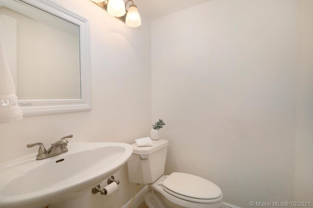 Recently Sold: $885,000 (2 beds, 2 baths, 1488 Square Feet)