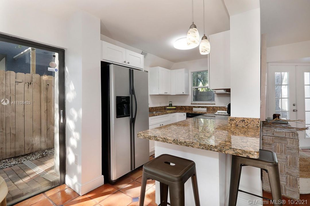 Recently Sold: $885,000 (2 beds, 2 baths, 1488 Square Feet)