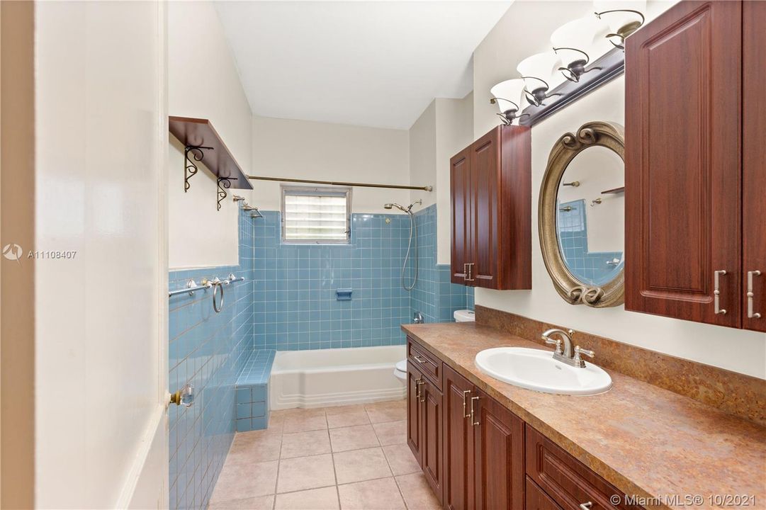 最近租的: $3,498 (2 贝兹, 1 浴室, 1643 平方英尺)