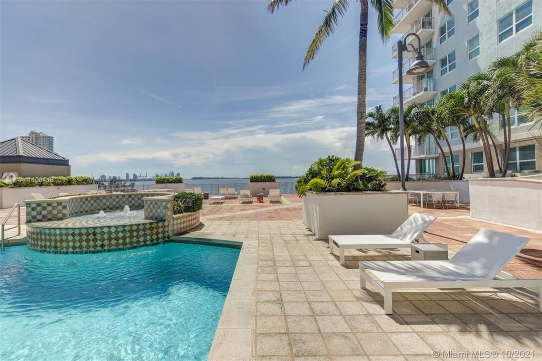 Recientemente alquilado: $3,024 (1 camas, 1 baños, 928 Pies cuadrados)