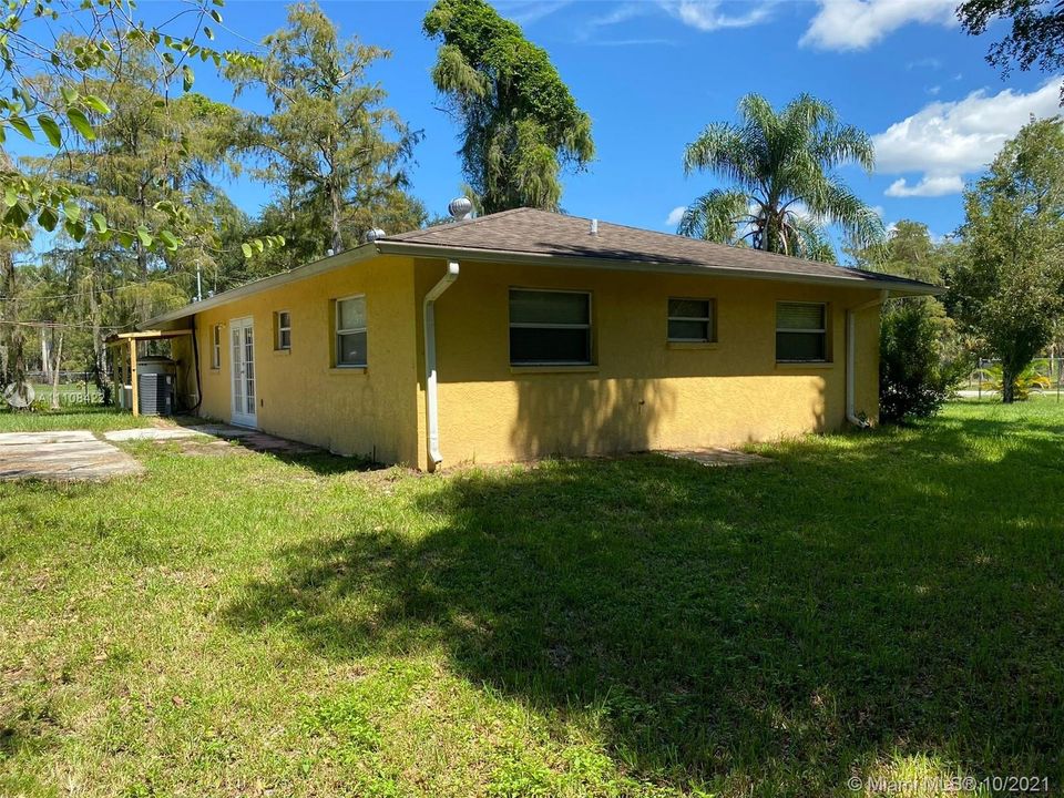 Recently Sold: $390,000 (3 beds, 2 baths, 1376 Square Feet)