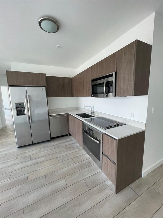 Recently Sold: $574,900 (2 beds, 2 baths, 912 Square Feet)