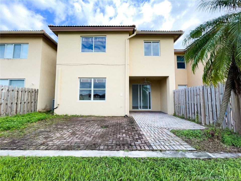 Recently Sold: $510,000 (3 beds, 2 baths, 2104 Square Feet)